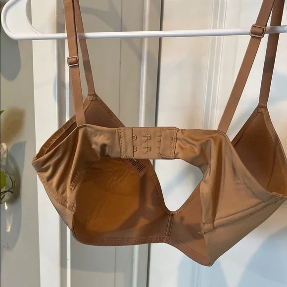 SKIMS Caramel Women's Bra - Picture 4 of 6